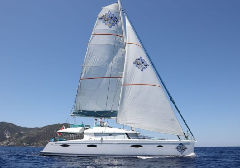 Luxury catamaran charters: Smooth, stable cruising and the freedom to explore idyllic shallow waters